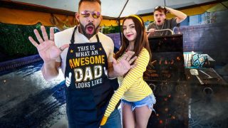 [FamilyStrokes] Serena Hill – “I’ll Drain Your Cock Before The BBQ” Serena Gets Marinated In Daddy’s White Sauce White Hair Porn